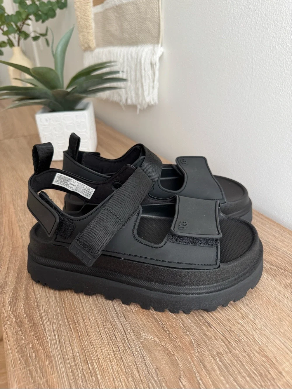 UGG BLACK SANDALS